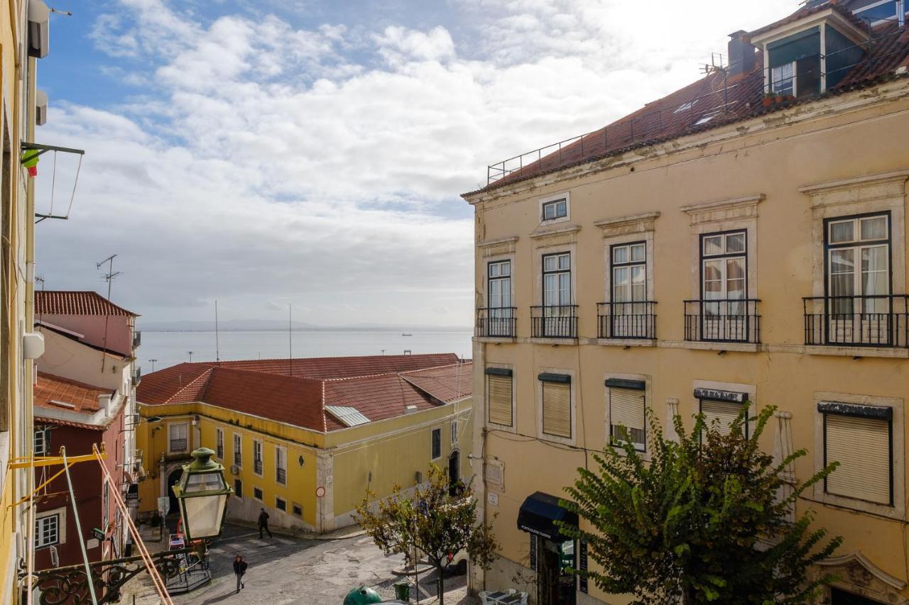 Colourful Alfama Apartment Lisbon Bagian luar foto